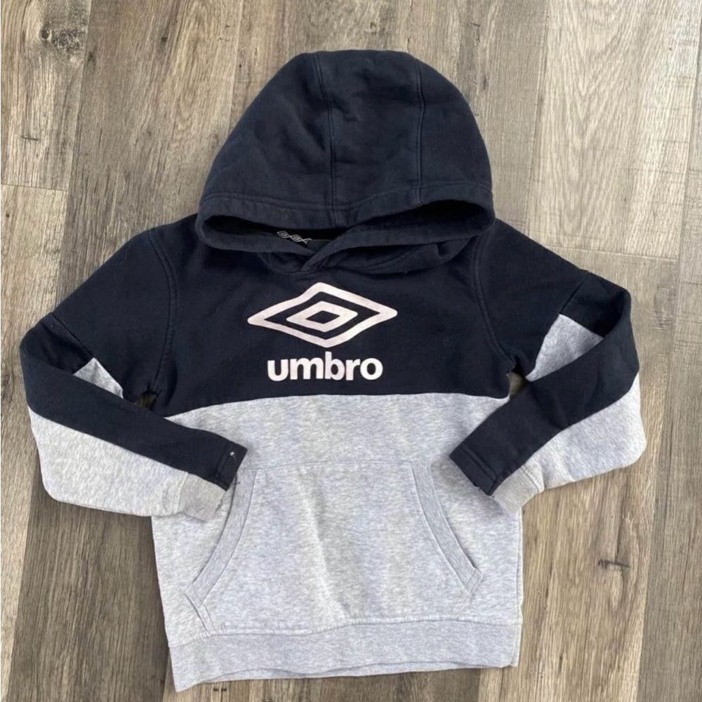 BOYS UMBRO SWEATSHIRT SIZE SMALL